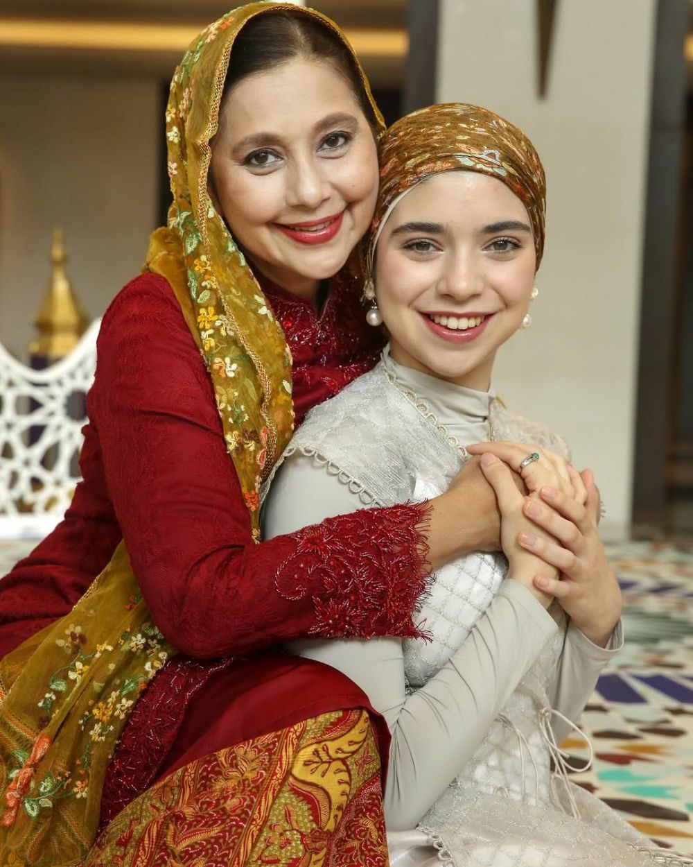 Wajah cantiknya mirip sang putri, ini 10 potret kebersamaan Ayu Azhari & Isabel Azhari, bak kakak-adik