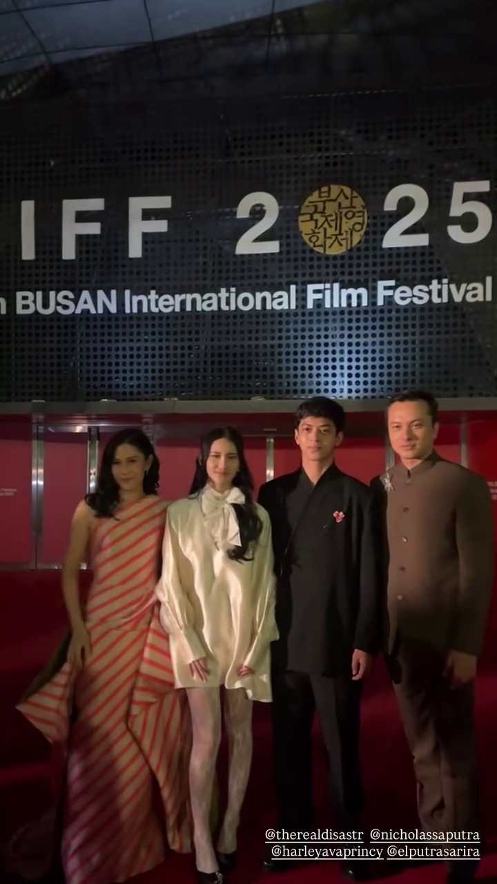 Nostalgia AADC, ini 9 potret Dian Sastro dan Nicholas Saputra bersanding di Busan Film Festival 2025