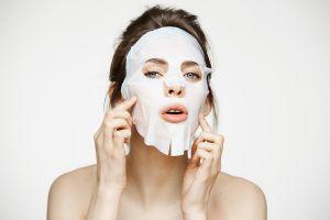 10 Masker untuk melembapkan sekaligus mencerahkan wajah harga di bawah Rp 100 ribu