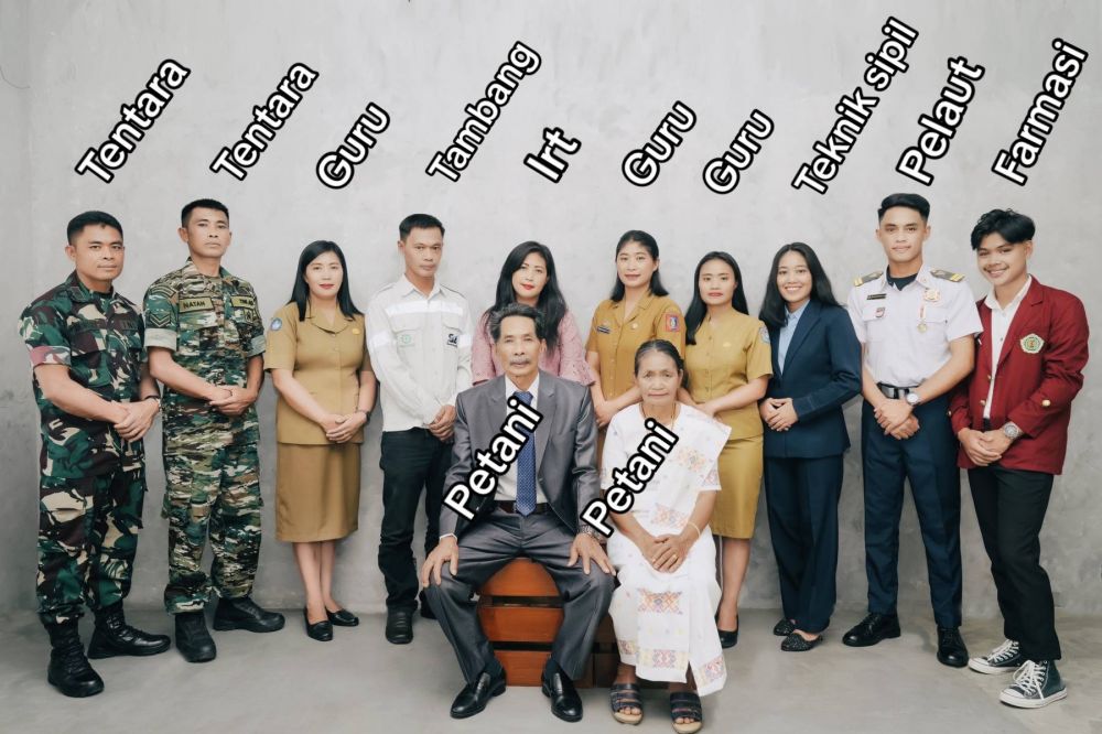 Pria ini buktikan kerja keras orang tua petani berbuah manis, 10 anaknya miliki profesi membanggakan