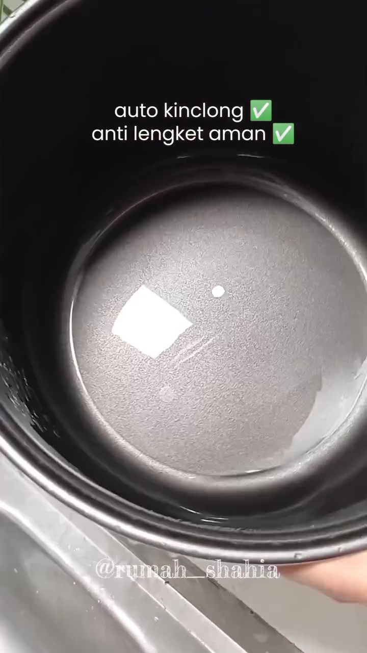 Cuma butuh 1 menit, kerak nasi di panci rice cooker auto bersih tanpa bikin antilengketnya tergores