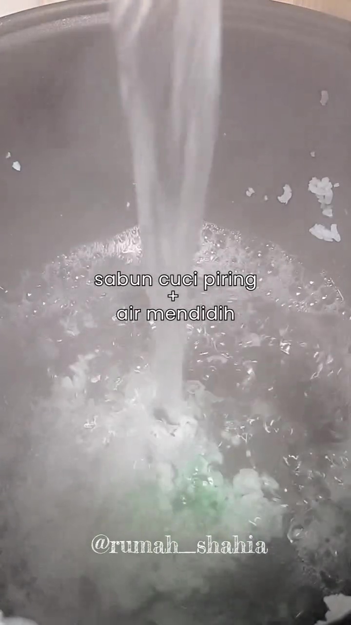 Cuma butuh 1 menit, kerak nasi di panci rice cooker auto bersih tanpa bikin antilengketnya tergores