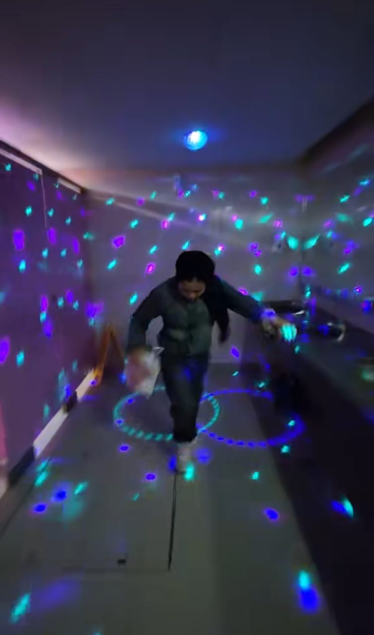 Wanita ini tunjukkan potret toilet umum yang tak biasa, alih-alih kebelet malah jadi pengin joget