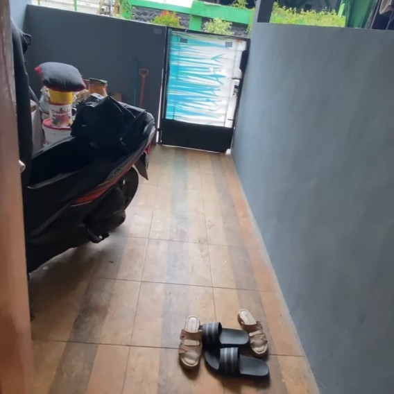 Desain interior kontrakan ini tampak tak biasa, posisi dapurnya bikin penghuni pusing kalau mau masak