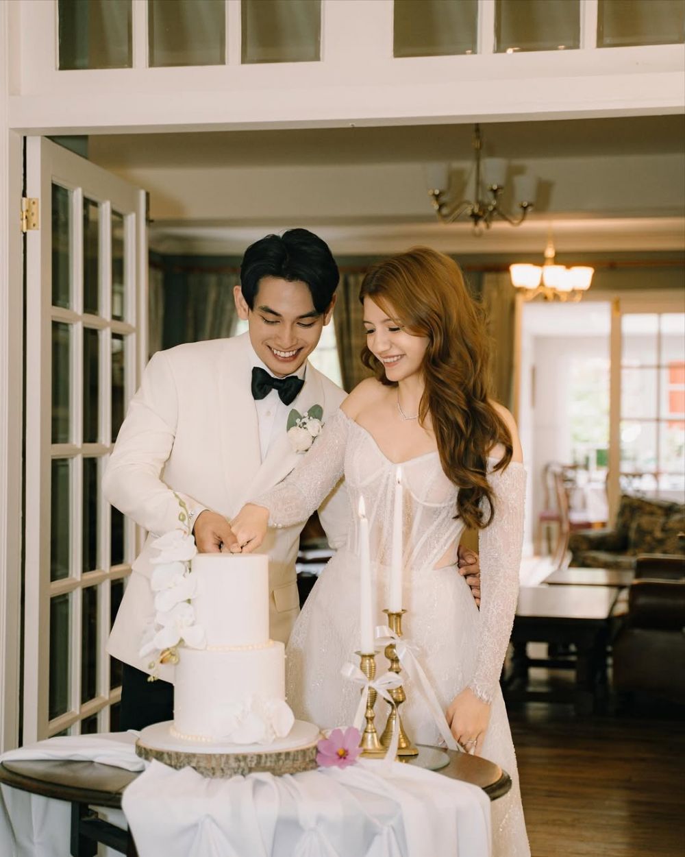 9 Potret Cassandra Lee dan Ryuken Lie jalani pembaruan sumpah nikah Inggris, gelar resepsi intim