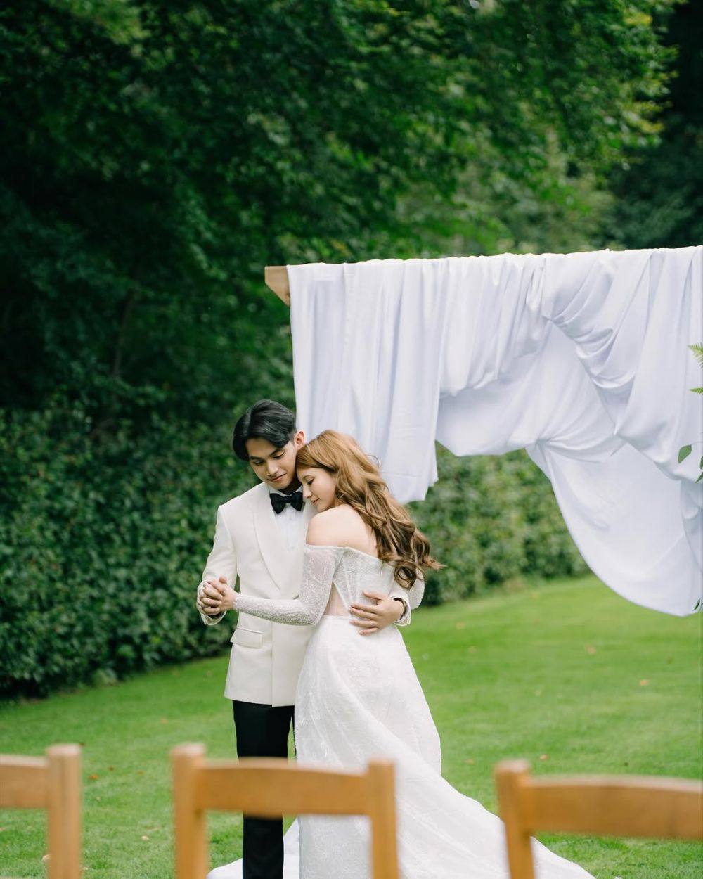 9 Potret Cassandra Lee dan Ryuken Lie jalani pembaruan sumpah nikah Inggris, gelar resepsi intim