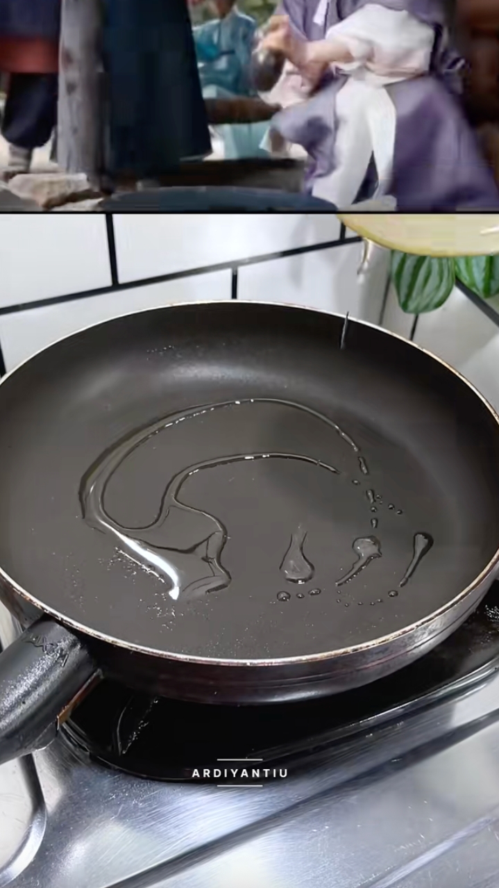 Bikin sarapan ala K-Drama, begini cara buat pajeon telur 'Bon Appétit, Your Majesty' di dapur sendiri