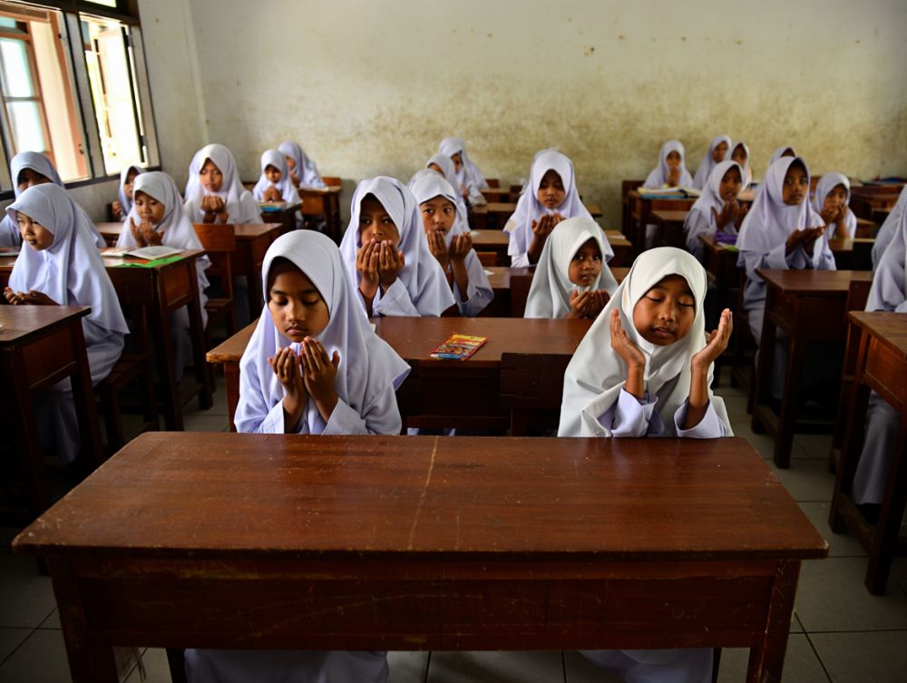 Doa sebelum belajar di sekolah, lengkap dengan keutamaan dan manfaatnya