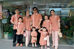 10 Potret kompaknya keluarga Anang Hermansyah dan Ashanty pakai baju kembar, outfit family goals
