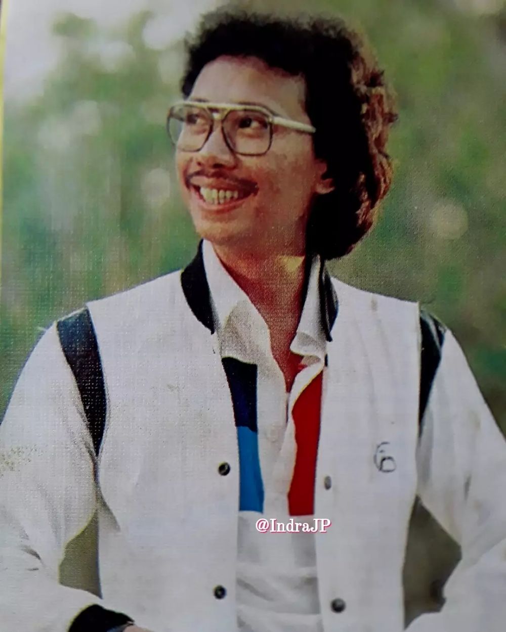 Pria di samping Suzzanna ini musisi legendaris, pernah bikin lagu bareng SBY, intip 7 potret lawasnya