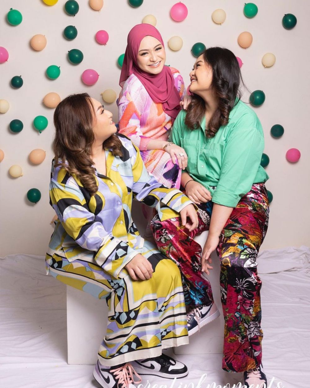 Saling dukung dalam suka dan duka, intip 11 potret Nathalie Holscher bareng adik-adiknya, kompak abis