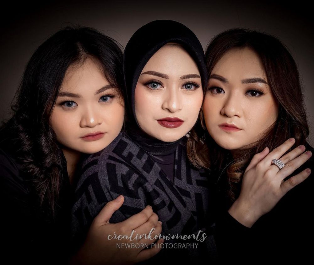 Saling dukung dalam suka dan duka, intip 11 potret Nathalie Holscher bareng adik-adiknya, kompak abis