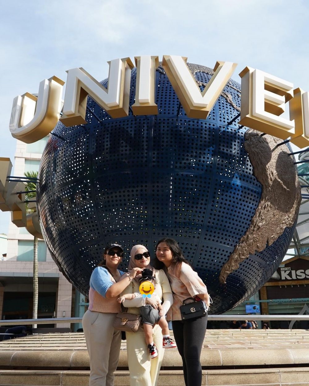 Saling dukung dalam suka dan duka, intip 11 potret Nathalie Holscher bareng adik-adiknya, kompak abis