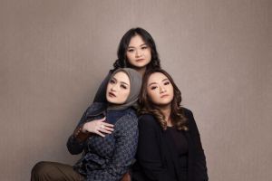 Saling dukung dalam suka dan duka, intip 11 potret Nathalie Holscher bareng adik-adiknya, kompak abis