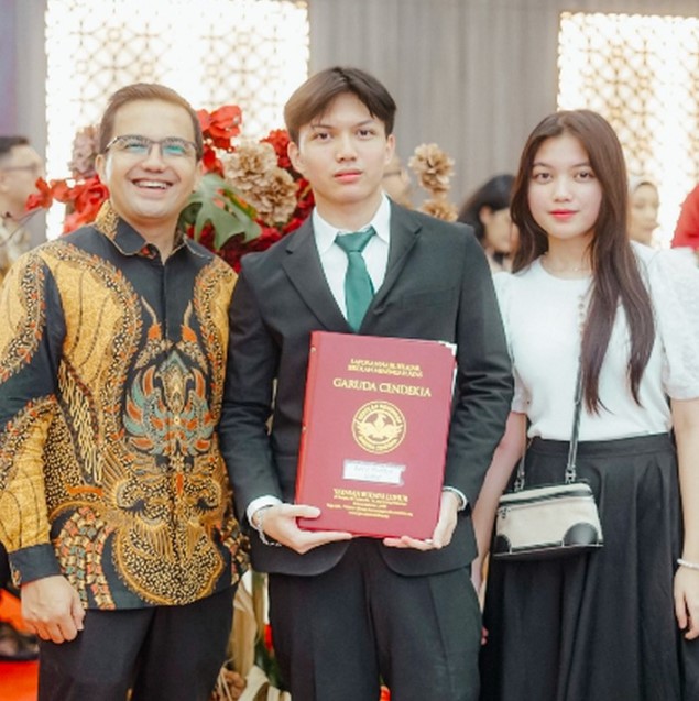 Sempat kecewa dilarang ayah kuliah di UGM, 9 potret anak Sahrul Gunawan kini bangga jadi mahasiswa UI
