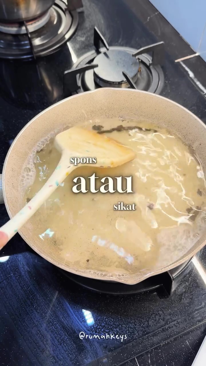 Bukan pakai baking soda dan cuka, ini trik atasi wajan penuh kerak makanan gosong cuma butuh 10 menit