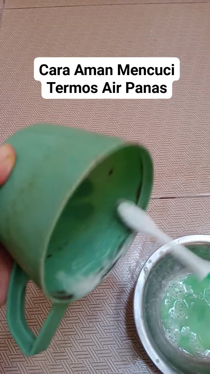 Kerap dibiarkan kotor, ini cara aman cuci termos air panas agar tak rusak dan panasnya tetap terjaga