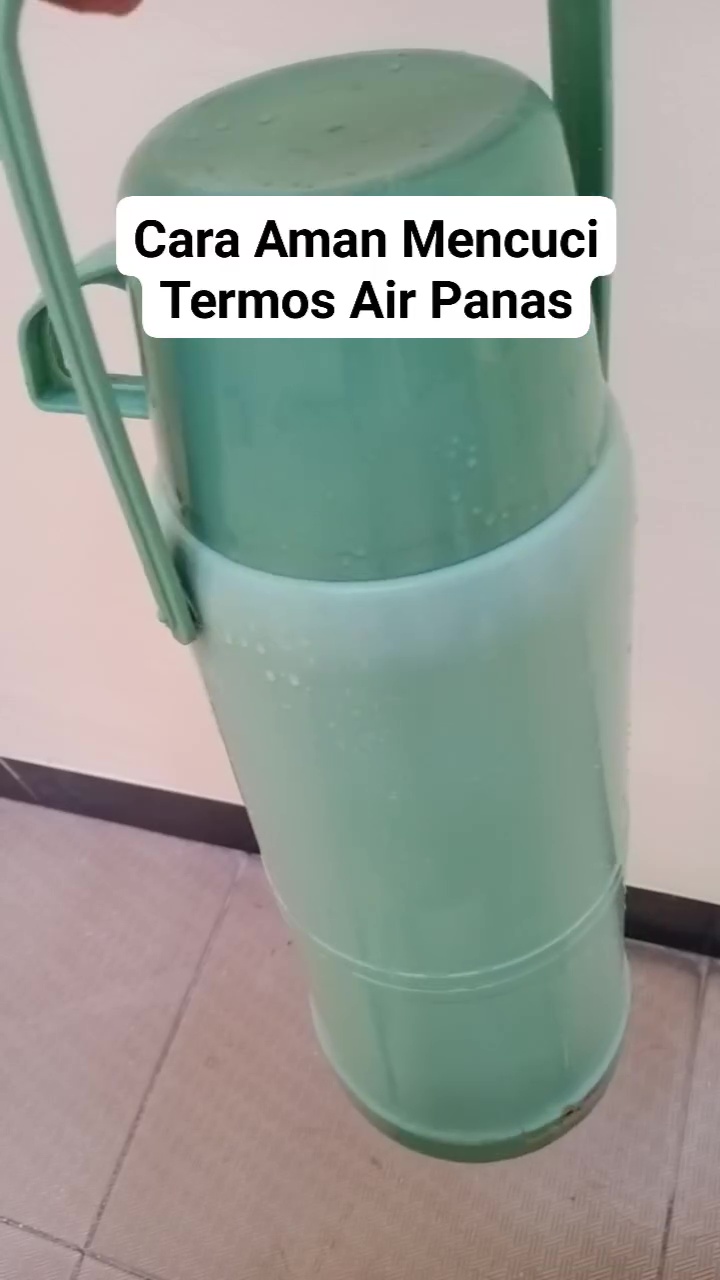 Kerap dibiarkan kotor, ini cara aman cuci termos air panas agar tak rusak dan panasnya tetap terjaga
