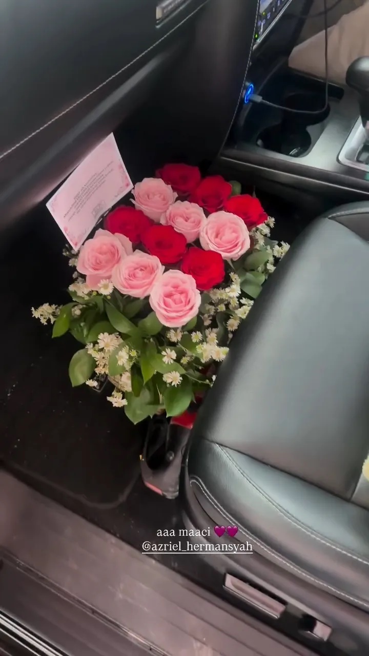 Sudah 5 tahun pacaran, intip 7 potret anniversary Azriel Hermansyah & Sarah Menzel, dapat raket padel