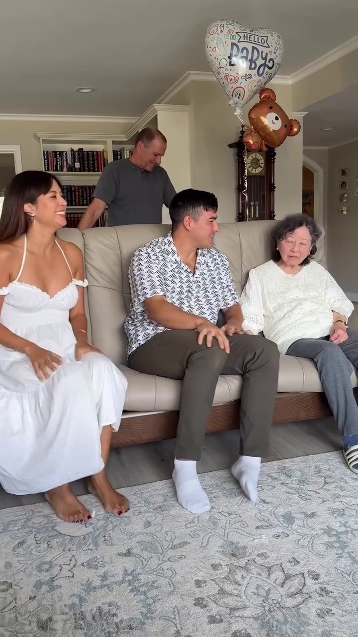 9 Potret gender reveal anak pertama Aurelie Moeremans dan Tyler Bigenho, konsepnya sederhana tapi unik