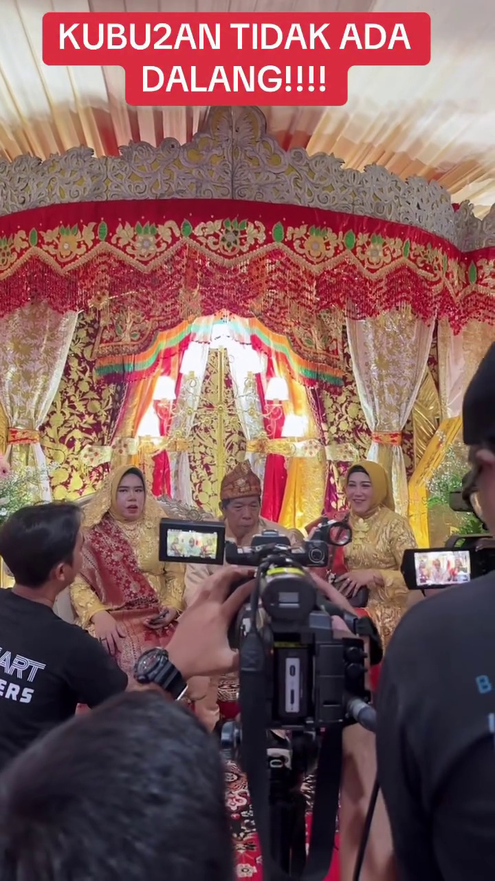 9 Potret kompak Kiwil bareng istri dan mantan di pernikahan anak keduanya, akur hingga nyanyi bareng