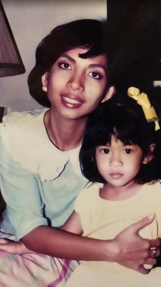 10 Potret harmonis Dian Sastro dan ibunda, kompak meski tumbuh di keluarga beda agama