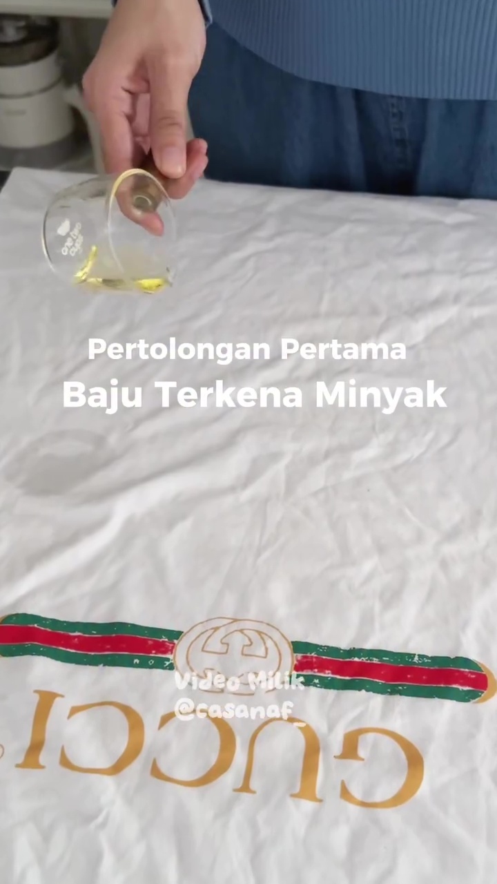 Jangan sampai tinggalkan bekas! Ini cara ampuh hilangkan noda minyak di baju dalam 10 menit