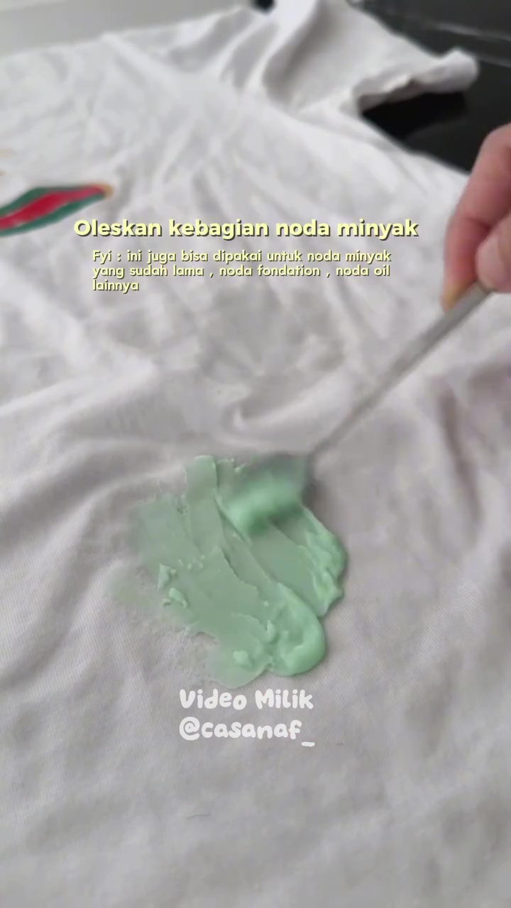Jangan sampai tinggalkan bekas! Ini cara ampuh hilangkan noda minyak di baju dalam 10 menit