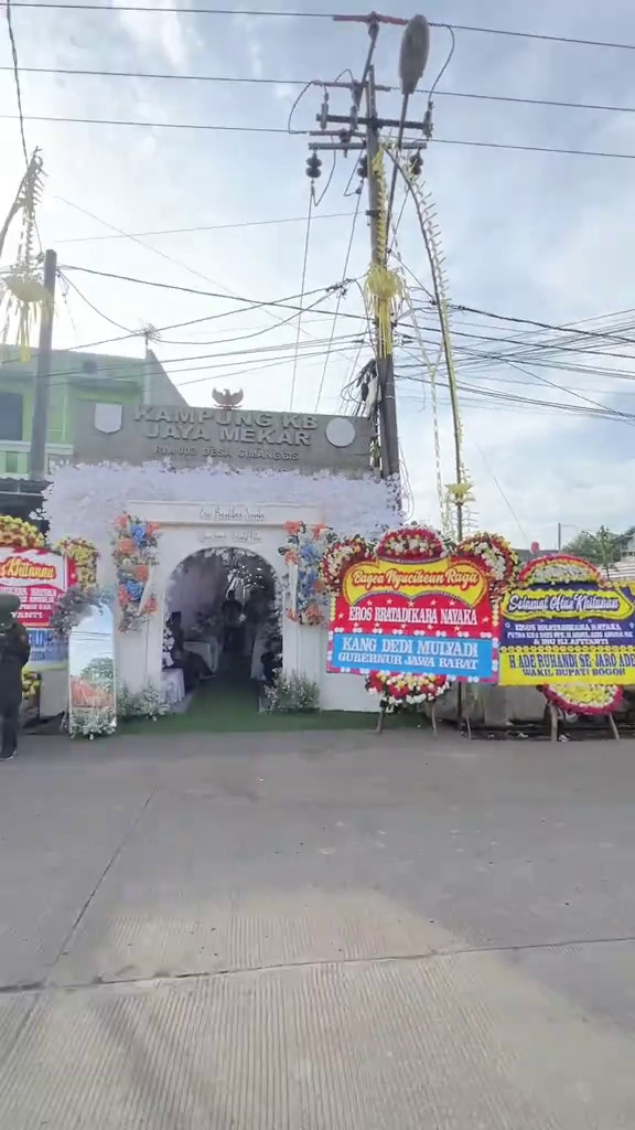 Bukan nikahan, 9 potret dekorasi mewah dengan tenda 150 meter ini ternyata untuk khitanan anak lurah