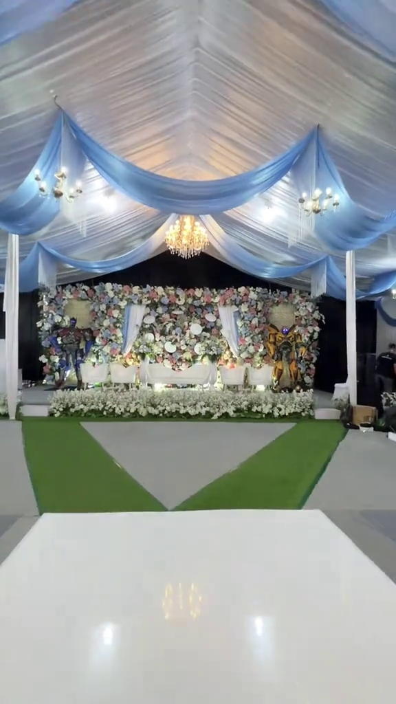 Bukan nikahan, 9 potret dekorasi mewah dengan tenda 150 meter ini ternyata untuk khitanan anak lurah