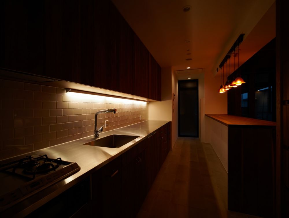 Nggak perlu pindah rumah, ubah dapur sempitmu jadi megah dengan 5 trik desain ini