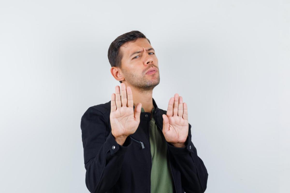 Apa itu denial? Kenali arti, ciri, dan contohnya dalam kehidupan sehari-hari