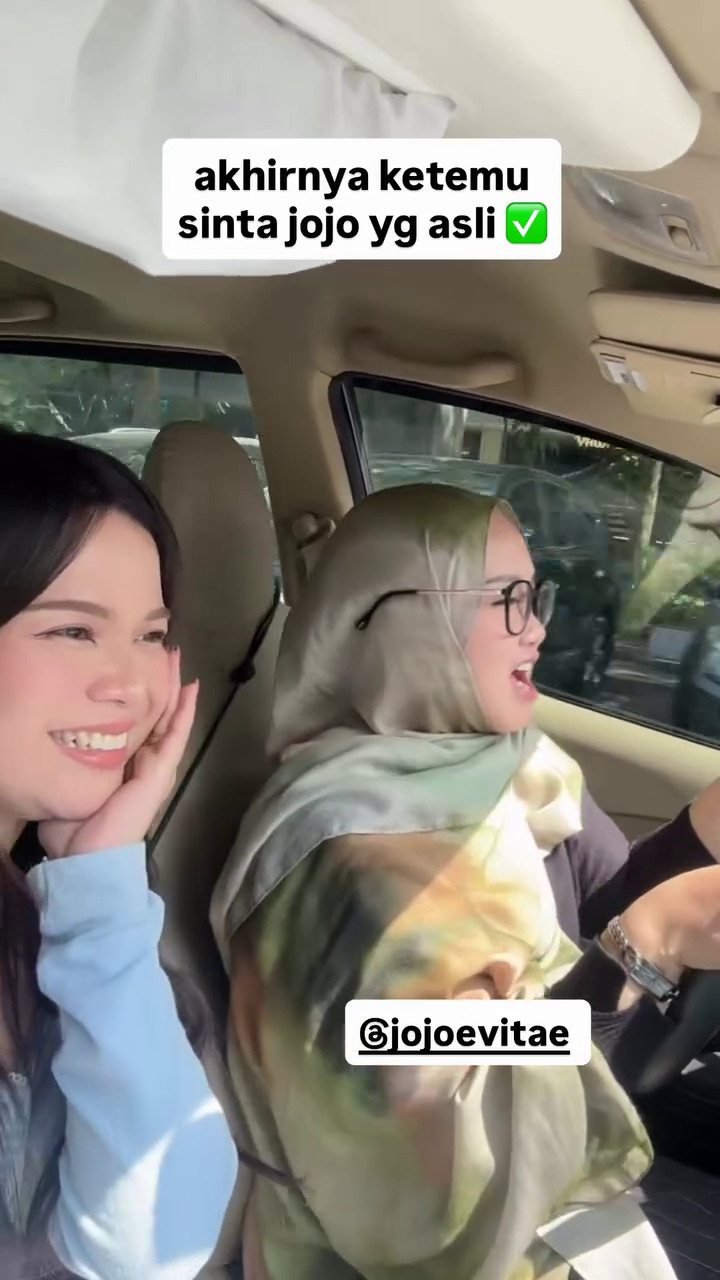 Reunian usai viral 15 tahun lalu, 9 potret Sinta dan Jojo Keong Racun dipuji bak ABG di usia 34 tahun