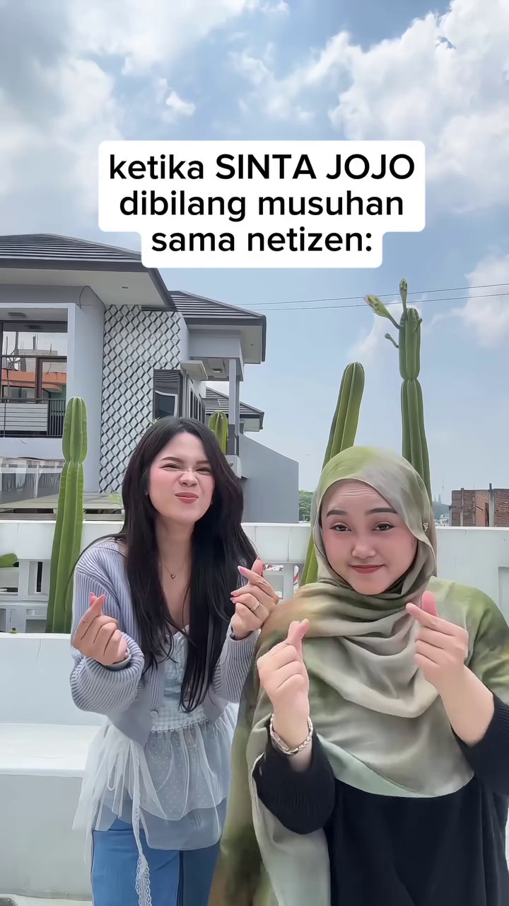 Reunian usai viral 15 tahun lalu, 9 potret Sinta dan Jojo Keong Racun dipuji bak ABG di usia 34 tahun