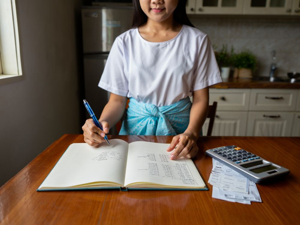 5 Cara mengatur keuangan rumah tangga dengan gaji Rp3 juta, tanpa stres dan tetap bisa nabung