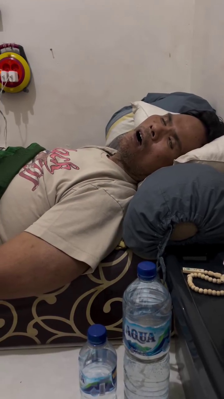 9 Potret kondisi Fahmi Bo makin memprihatinkan alami komplikasi, tubuh makin kurus dan sulit bangun