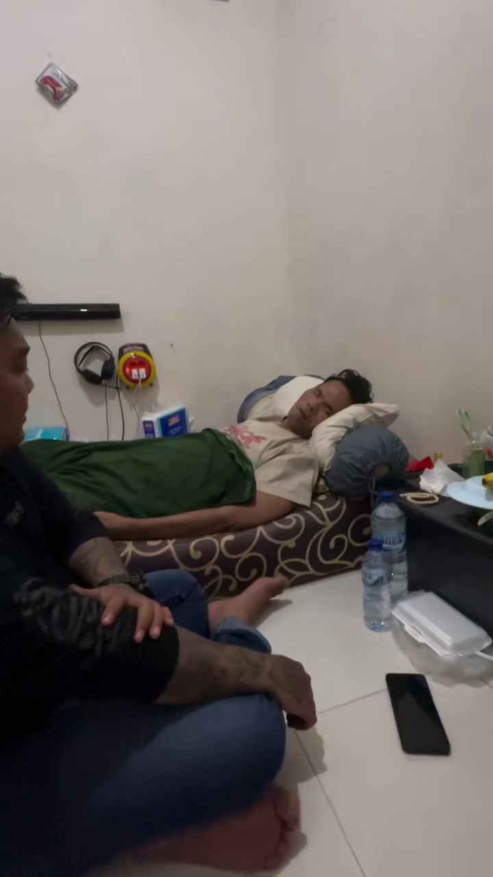 9 Potret kondisi Fahmi Bo makin memprihatinkan alami komplikasi, tubuh makin kurus dan sulit bangun