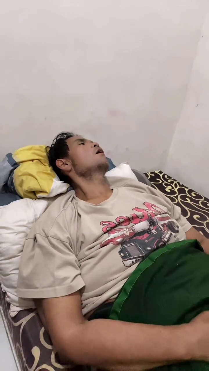 9 Potret kondisi Fahmi Bo makin memprihatinkan alami komplikasi, tubuh makin kurus dan sulit bangun