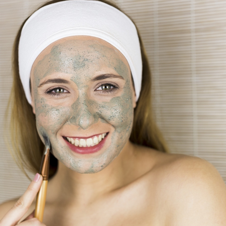 10 Scrub wajah untuk kulit berminyak dan berkomedo harga di bawah Rp 100 ribu