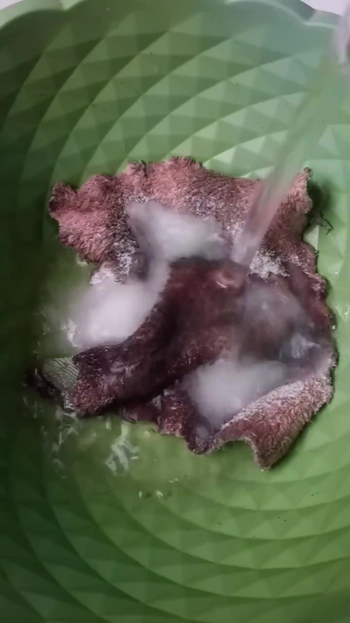 Punya lap dekil yang bau apek dan berminyak? Coba cuci dengan bumbu dapur ini biar bersih lagi