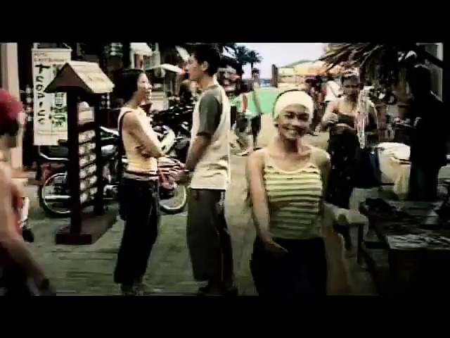 Tak banyak yang tahu, wanita di iklan odol era 2000-an ternyata Ayu Dewi, 7 potretnya bikin pangling