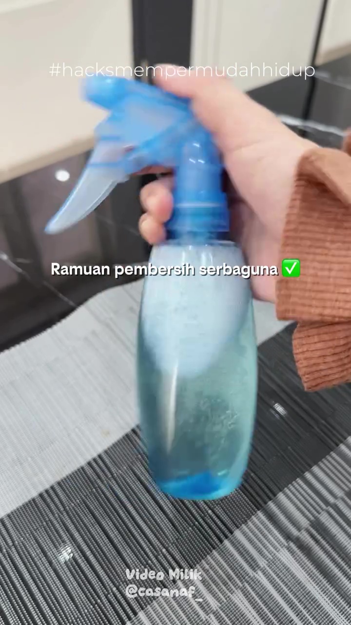 Noda bekas jari bikin kaca jadi kusam? Wanita ini bagikan cara membersihkannya bermodal 2 bahan dapur