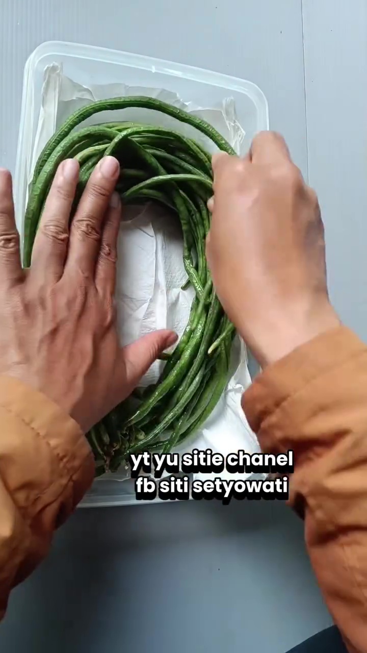Masih simpan kacang panjang di plastik? Dijamin nggak awet! Coba cara ini biar antilayu sampai 10 hari