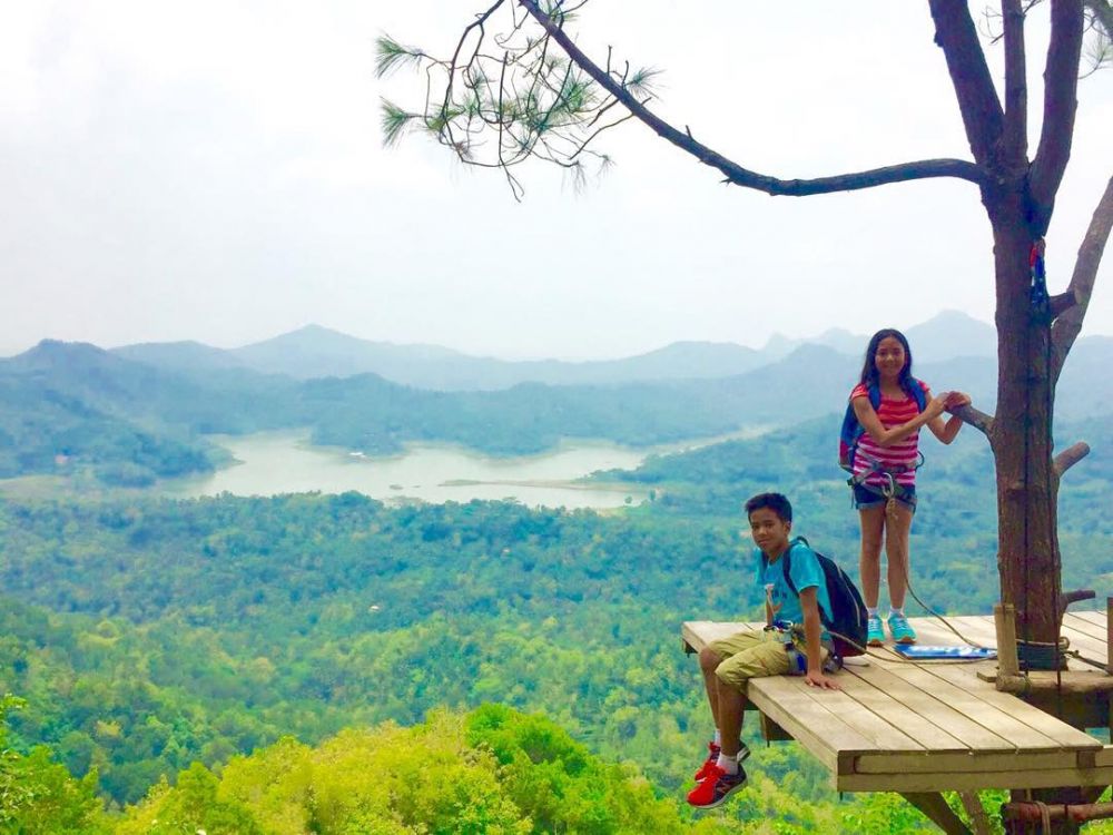 Bersama sejak di kandungan, ini 9 transformasi Zee JKT48 dan kembarannya dari kecil hingga kini