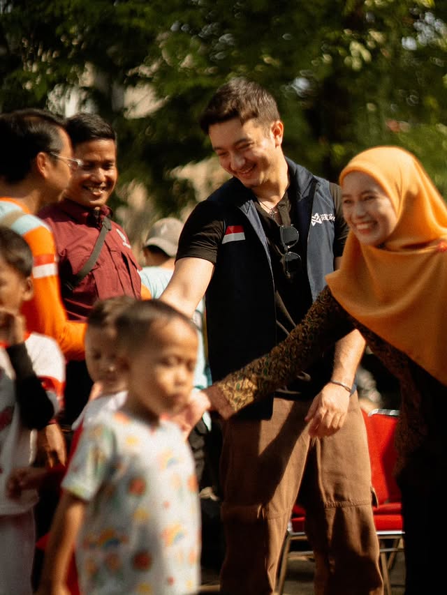 Blusukan ke pinggiran kota Jakarta, 9 potret Bryan Domani jadi relawan bareng fans ini bikin kagum