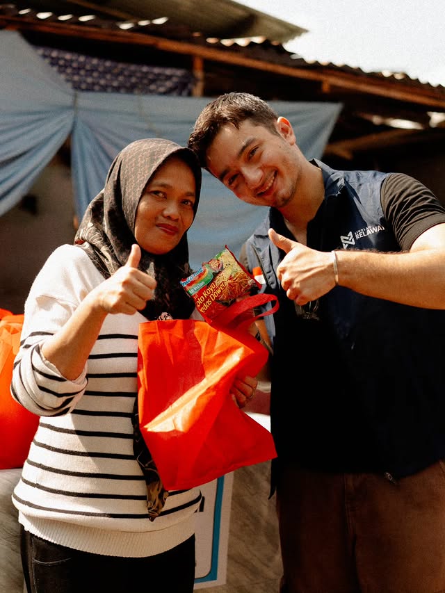 Blusukan ke pinggiran kota Jakarta, 9 potret Bryan Domani jadi relawan bareng fans ini bikin kagum