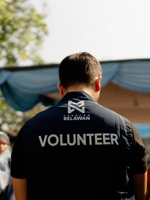 Blusukan ke pinggiran kota Jakarta, 9 potret Bryan Domani jadi relawan bareng fans ini bikin kagum