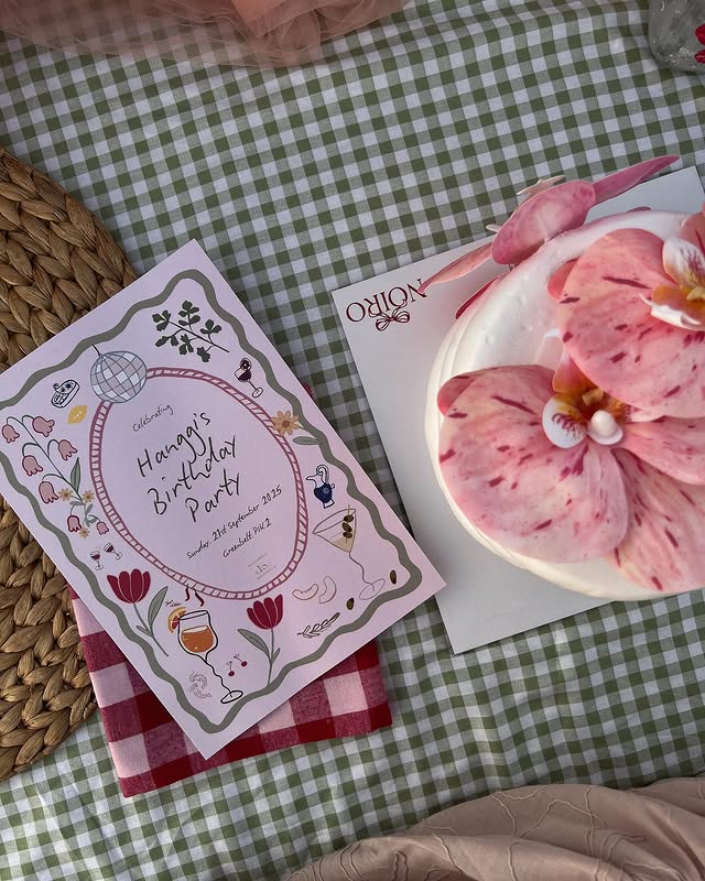 9 Potret kejutan romantis ulang tahun Hanggini ke-26, tampil cantik kenakan dress dan dekorasi pink