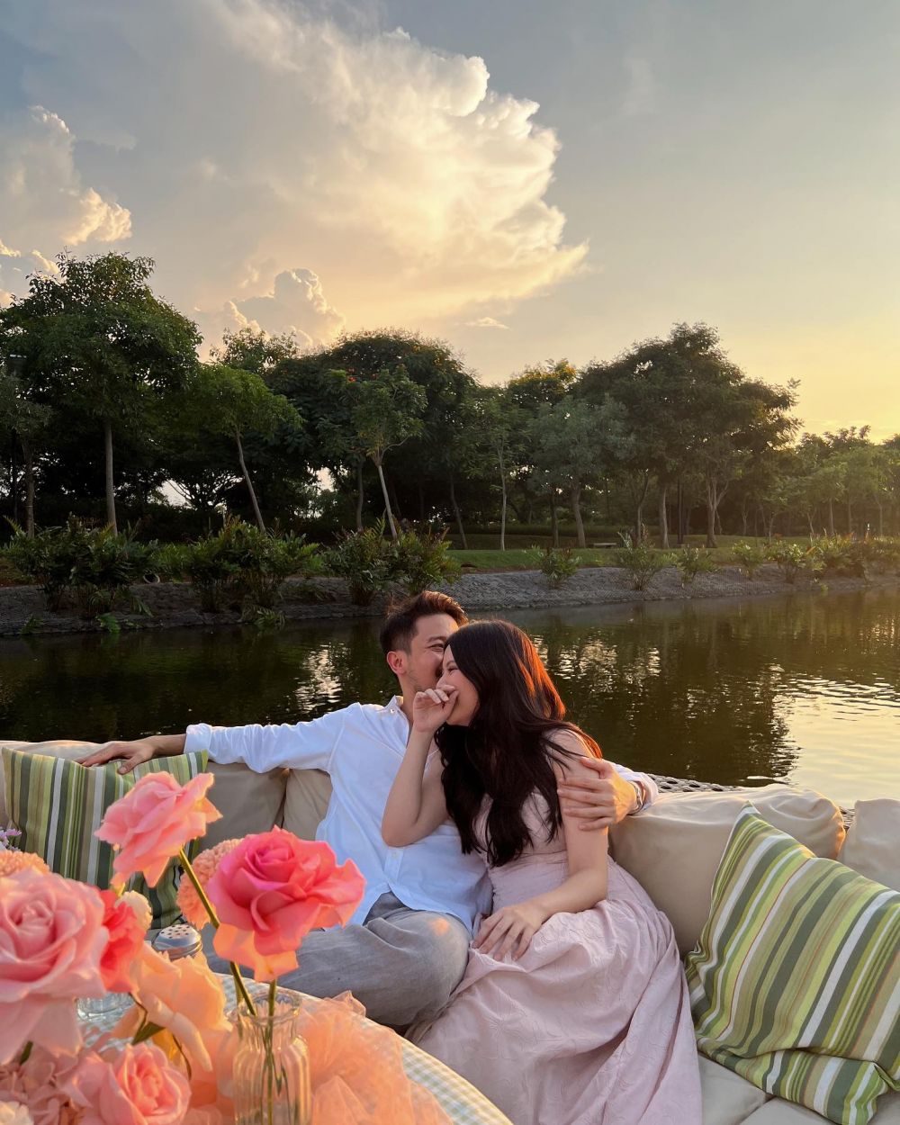 9 Potret kejutan romantis ulang tahun Hanggini ke-26, tampil cantik kenakan dress dan dekorasi pink