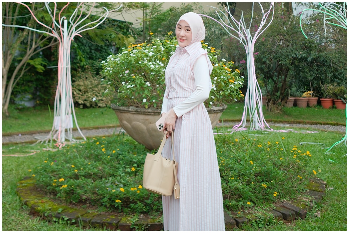 Penampilannya kalem dan bikin adem, ini 7 gaya outfit Larissa Chou saat momong anak kedua